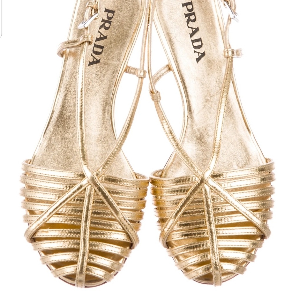 Auth Prada flat sandal